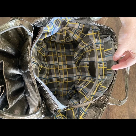 COPY - Valentino Garavani Petale Patent Leather Tote - Picture 7 of 8